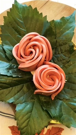 Колбаса или цветок..#meatlovers #meatmarket #carving #happylife