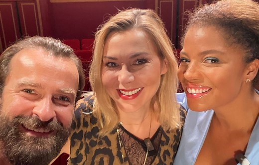 « Ring (Variations du couple) » : Une pièce sur la vie à deux qui enflamme le Théâtre de l’Œuvre