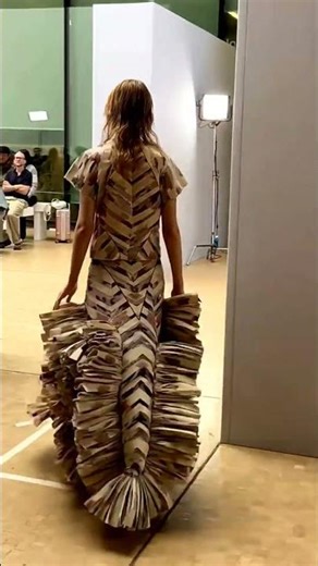 “Crazy looks, fearless walk 💃🔥”