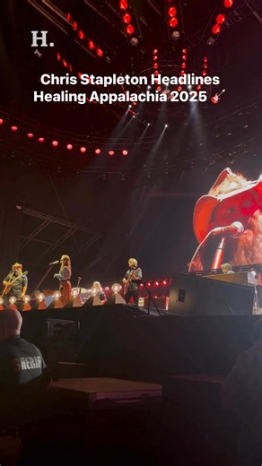 Chris Stapleton puts on an unforgettable show at Healing Appalachia music festival in Ashland, KY 💙 | Holler