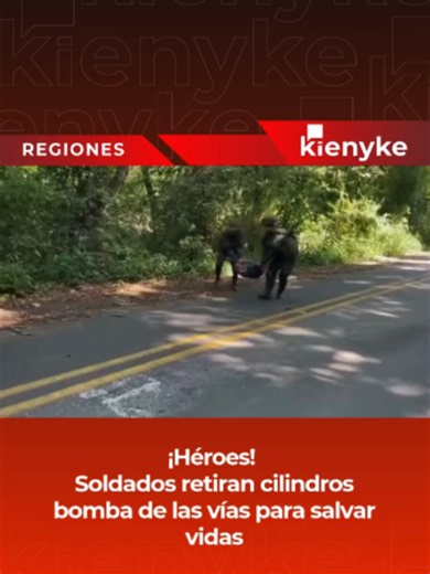 Soldados del Ejército (@ejercitonacionalcol) retiraron cilindros bomba abandonados en una vía. La operación buscaba evitar que estos explosivos fueran usados contra la población civil o la Fuerza Pública. Mientras unos siembran miedo, ellos arriesgan su vida para salvar vidas y proteger a los colombianos.