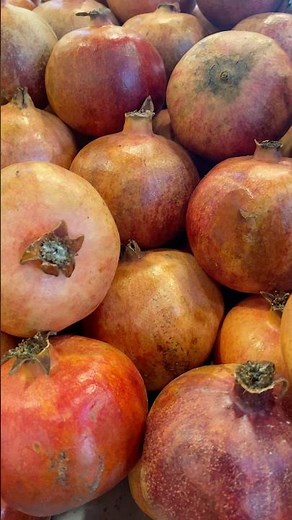 The Ultimate Superfood: How to Make Fresh Pomegranate Juice Fast & Easy 🍷