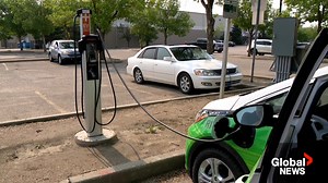WATCH: Vehicles can be plugged in for up to three hours to get a free charge, with the city saying they'll be looking at the pilot project in two years to see if that system works. Via — Easton Hamm READ MORE: https://globalnews.ca/news/9732859/free-ev-charging-stations-saskatoon-pilot-project/ | Global Saskatoon