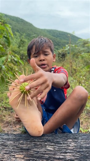 Survival Skills: SMART idea and USEFUL with single dad in forest #bushcraft #camping #outdoors #idea | KLBRO Biju Rithvik