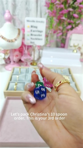 Thank you for your support and order @Christina Here is the packing video for your 10-scoop order; I hope you like it.👩‍❤️‍💋‍👩#packingorders #scooporder #mysterybox #luckybox #jewelry