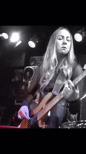 “The Wire” is one of HAIM’s popular songs from their debut album “Days Are Gone,” released in 2013. The song is catchy, featuring a blend of rock and pop elements, and showcases the sisters’ harmonized vocals. It’s about the complexity of breakups, where both parties feel the weight of ending the relationship. #Haim #HaimSisters #PopRock #thewire#WomenInMusic #EsteHaim #DanielleHaim #AlanaHaim #DaysAreGone #SomethingToTellYou #WomenInMusicPtIII #LiveMusic #IndiePop #RockBand #LAArtists #SisterBa