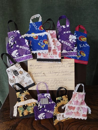 Mini Apron Magnets With Clip: Recipe and Art Display - Etsy