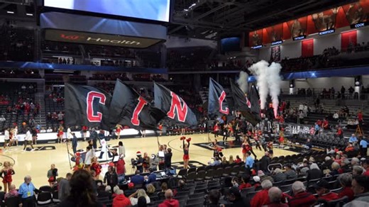 Spreading holiday cheer with @gobearcatsmbb #gobearcats | #cincinnaticheer | Cincinnati Cheerleading
