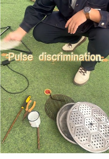 🔥 JiaboTech Powerful Pulse Metal Detector 🔥 Most ordinary pulse detectors CANNOT do metal discrimination — but we did it! Through advanced technology, our metal detector achieves excellent metal discrimination while keeping ultra-deep detection. It effectively rejects mineralization and locks on gold & valuable targets accurately. Great depth smart discrimination — you won’t miss any treasure! Now you can enjoy treasure hunting in more places with confidence! 🌍 Worldwide shipping 📦 1 piece o