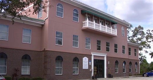 Florida couple sues IVF clinic after wrong embryo implanted, lawsuit says