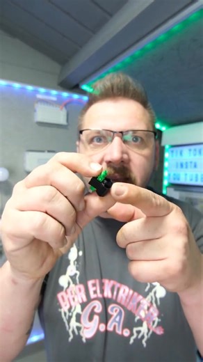 32K views · 323 reactions | OpDAT FAST Hybrid von der Firma Metz Connect #dein_elektriker #LWL #Glasfaser #Glasfaserkabel #elektro #handwerk #viral #Baustelle #arbeitmachtspass #kabel #leitung #Handwerker #foryoupage #fürdich #Elektriker #fürdichpage #strom | Der Elektriker | Facebook