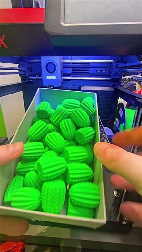 Pulling a perfect batch of 3D prints hits different #3dprinting #satisfying