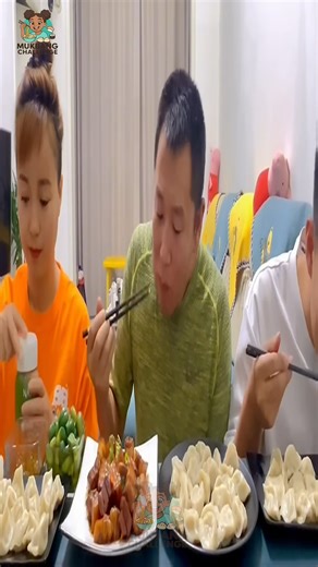 Mr. Green at the medle & eating faster! #usa #canada #funny #challenge #funnyhusband #FoodComedy 🤣😁🥹🤣😁🥹🤣😁🥹 | MukBang Challenge