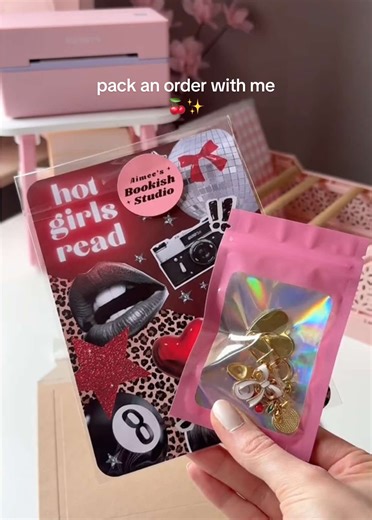 Pack an order with me 🍒✨ Charleen ordered my new hot girls read Kindle Insert and a custom charm chain 🤍 #packanorderwithme #kindle #kindleaccessories #kindlegirlie #bookishsmallbusiness
