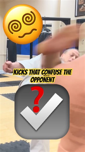 Kicks that confuse the opponent (question mark round kick) #martialarts