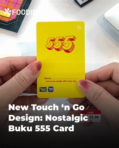 Touch ‘n Go rolls out a limited edition of the nostalgic Buku 555 Card series! 📒✨ It’s super unique and celebrates local culture in the best way possible. 🇲🇾💙 These comes with not just card (RM25) 💳 but also a charm (RM35) 🔗 and a card holder (card card holder for RM55) 🪪. P.S. This charm also comes with NFC capability! 📲 Are you getting this? 😉🔥 Image & source : Touch ‘n Go Malaysia (Facebook) | KL Foodie