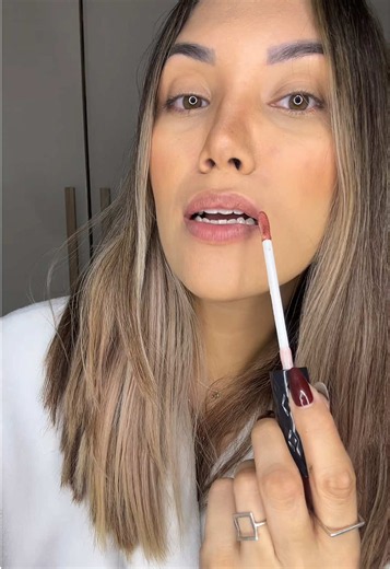 Natural Glow Lips: Easy Beauty Hacks for Soft, Shiny Lips