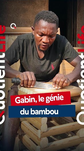 🎥 Gabin, le génie du bambou. À Nkop, dans la ville de Dschang, Gabin s’est lancé depuis son jeune âge dans la transformation du bambou en objets d’ameublement. Père de 04 enfants, ce métier lui permet de faire vivre sa famille depuis plusieurs années. Son rêve est mettre sur pied un veritable atelier professionnel. #Battant #artisanat #businesslocal #quotientLife