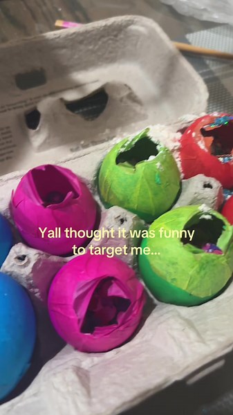 Cascarones: 5 People Get Two Eggs! #Easter