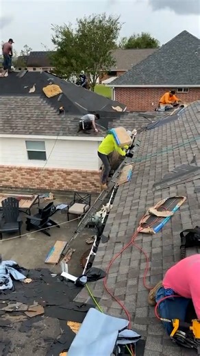 He's glitching 😂👀 | LADbible