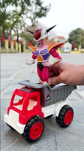 Frieza attacked from behind?! 😎