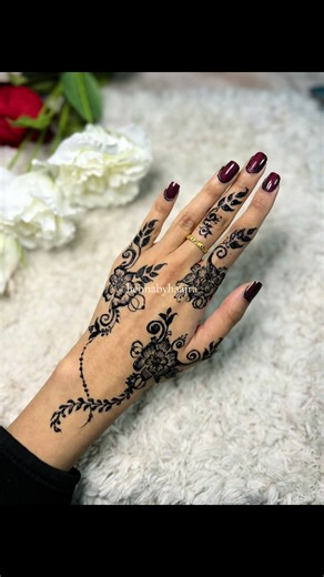 Freestyle Floral Designs by Birmingham Henna Artist