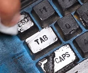 メタルとメカニクスの融合！スタイルと強度を兼ね備えたキーボードの構築！ | ５分でできる DIY