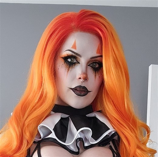 Are you afraid of clowns? 💜🤡 . . . #clowngirls #halloween #halloween2025 #clowncore #altgirls | Spookykins