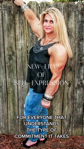 #DizziApp CHAMPIONS ARE NOT BORN THEY ARE MADE #womenwithmuscle #girlswithbiceps #femalebodybuilding #girlswholiftheavy #fitwomenoftiktok