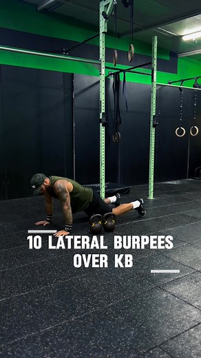 4 ROUNDS FOR TIME: 15 DOUBLE KB RUS SWINGS 15 PUSH-UPS ON KB 10 LATERAL BURPEES OVER KB 10 DOUBLE KB JERKS WRITE YOUR RESULT IN THE COMMENTS download our free workout timer  link in bio #kettlebelltraining #kettlebellworkout #kettlebellswings #functionaltraining #crossfit #homeworkout | Home Workouts by KBMH | Facebook