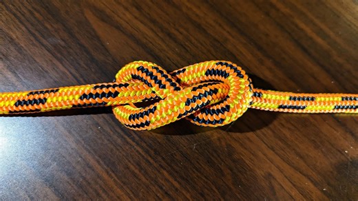 How the figure eight stopper knot secures rope ends