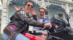 Maverick and Goose visit Oceanside's Top Gun House