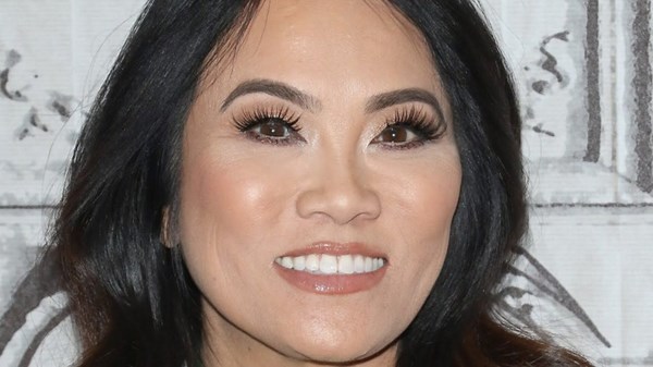 Behind The Scenes Info You Didn't Know About Dr. Pimple Popper