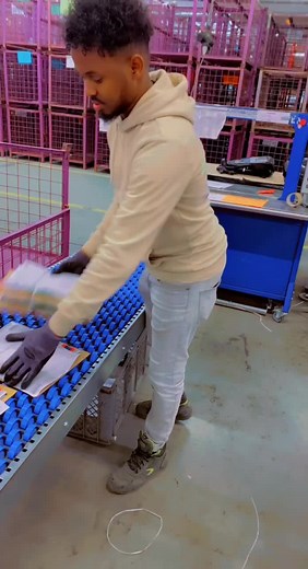 Efficient Parcel Sorting in a Warehouse Environment