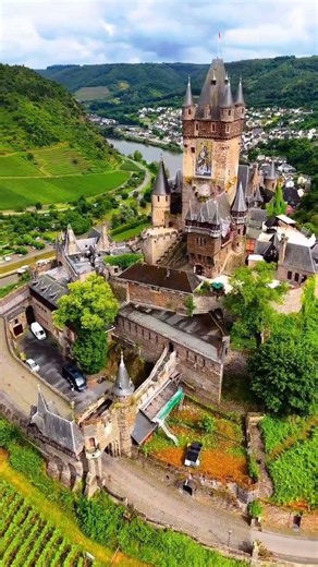 🏰 A Castle Above the River? Welcome to Cochem! 🌊
