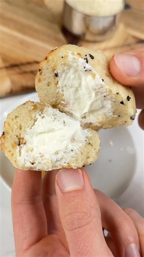 iRick Wiggins on Instagram: "Say “YUM” if you would eat these Stuffed Everything Bagel Bites 😋🥯🙌 What you need: 1 cup Greek yogurt 1 cup almond flour 1 tsp baking powder 1 tbsp Everything Bagel seasoning 1/2 block cream cheese How to make them: 1. Roll your cream cheese into little balls and freeze until firm. 2. Mix together the yogurt, almond flour, baking powder, and EBTB seasoning to form a dough. Knead for a few mins. 3. Form the dough around each frozen cream cheese ball. Spray with oil