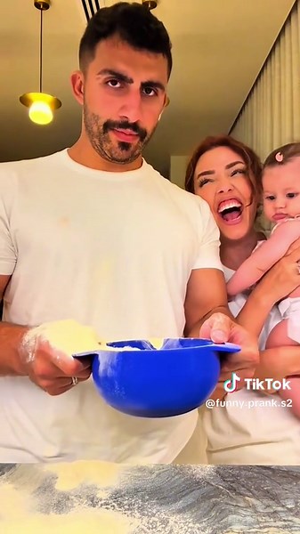 Blow is stuck prank on my husband 😂#scarecam #scareprank #scared #scare #foryouu #couple #funnytiktok #funnyprank #virał #videoviral #viraltiktokvideo #fyp