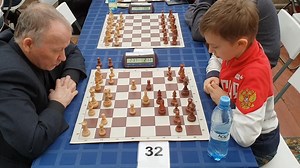 The prodigy Ilya Makoveev won against against tough player. They went for a sicilian defense (McDonnell attack, Tal gambit), in a rather fierce match on the part of the boy who behaves like an experienced grandmaster. Result: (0-1) | Chess Champ