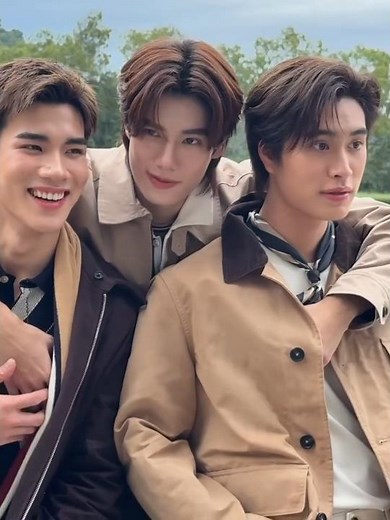 Focus Phuwin's hand #pondphuwin #ppnaravit #phuwintang #geminifourth #gemini_nt #fourthnattawat