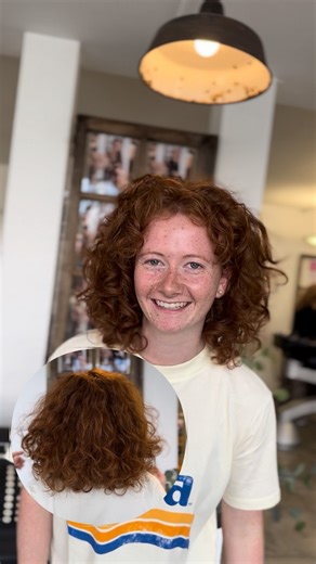 Lockencoiffeur - Herzogenbuchsee on Instagram: "Traumhafte Locken 😍 Durch den Trockenschnitt konnte ich perfekt auf ihre unterschiedlichen Lockenarten eingehen und das Ergebnis spricht für sich! Hast du Locken? Dann sichere dir jetzt deinen Termin für den Lockenschnitt! 📞: 062 961 13 73 🌐: Link in der Bio #locken #curl #curlyhair #locken #lockenkopf #lockenliebe #coiffeurstampfli #herzogenbuchsee"