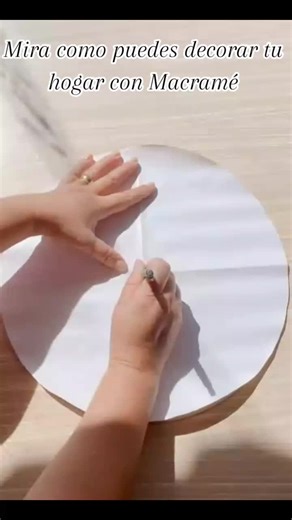 Aprende Macramé desde cero paso a paso de manera fácil y divertida, en nuestro curso online. #aprendomacrame #nudos #macramedivertido #macrame #aprendeyemprendemacrame #lovemacrame #cursosonline #cursodigitalgarantizado #emprendimiento #macrame