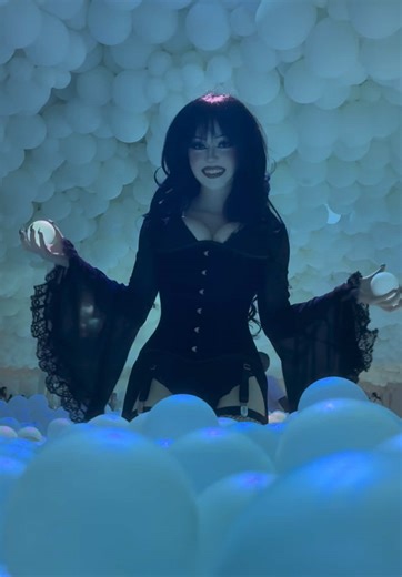 Dating a Goth Girl: A Unique Experience