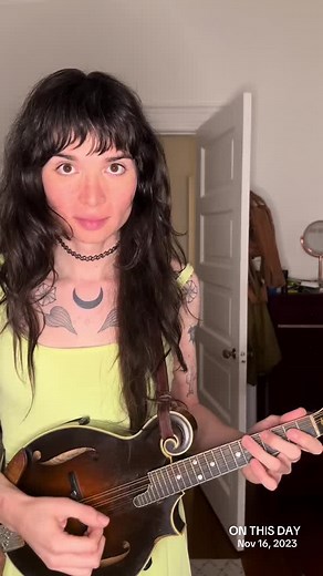 Mandolin Performance: Captivating Strings and Style