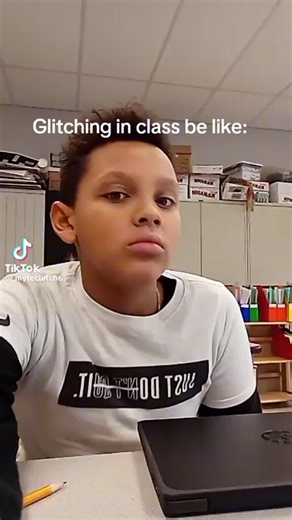 Ray (@whodid30)’s video of glitching in class