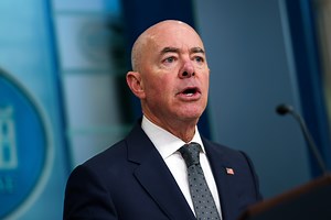 EE.UU. mantiene la alerta de terrorismo alta para 2025 por las elecciones y la guerra en Gaza - EFE