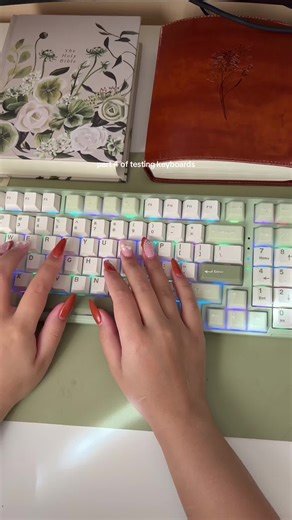 if you know me you know i love testing keyboards. this one actually checks off all my boxes! will give 10/10 sound ✔️ color ✔️ wireless ✔️ battery life ✔️