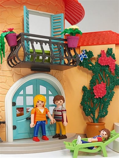 Would you spend your summer here? ☀️🏡 #playmobil #playtime #familieklickmann #holidays #tuscany