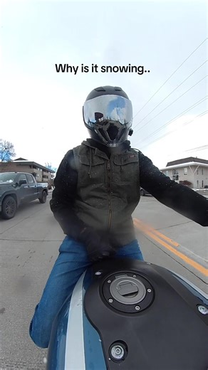 It’s march can somone explain why there’s snow falling.. 😅🫠