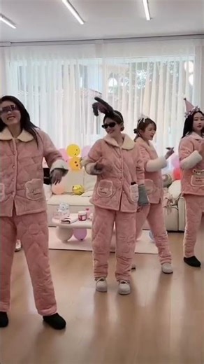 Zhao Lusi's Real-Time Equestrian Artistry: Jumping Horse Show