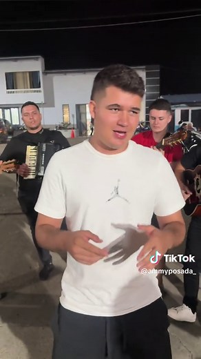 El Dinero Se Va Como Agua